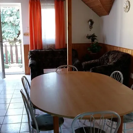 Haus Willi Διαμέρισμα *